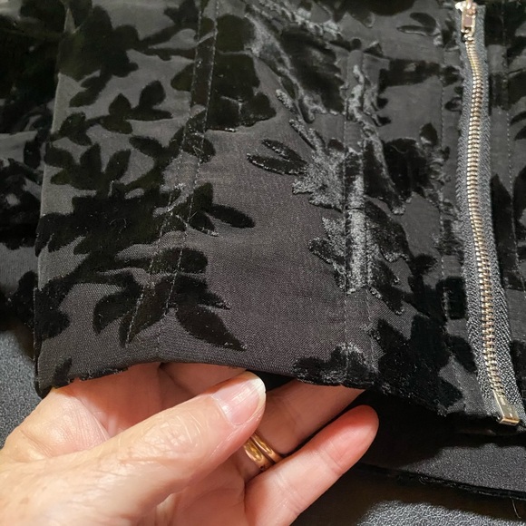 🔥SHOWPO ARISA TOP - VELVET BURNOUT LONG SLEEVE TOP🔥 NWOT - Picture 10 of 16